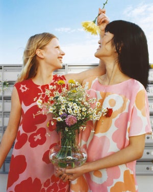 【マリメッコ】大胆なプリント&カラーで夏を演出する新作ドレスコレクション