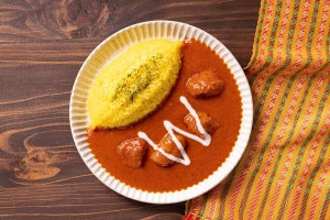 コンビニ初! インド料理店「カッチャルバッチャル」監修バターチキンカレーがファミマに登場