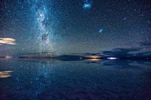 【ウユニ塩湖で生活】“一番怖く、一番美しいもの”を捉えた写真が神秘的!!「鳥肌立ちました」「自然の万華鏡のよう」「なかなか見る機会のないもの」と感動の声