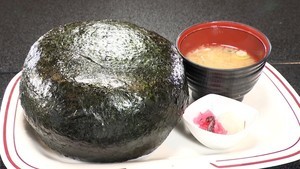 4合飯に7.3枚分の海苔を巻いた「鬼の目玉」 岩手のオモウマい店にボリューム満点メニュー