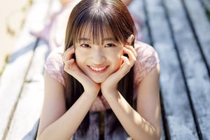 櫻坂46三期生・小島凪紗、初々しい制服姿と無垢な笑顔　『UTB』初登場