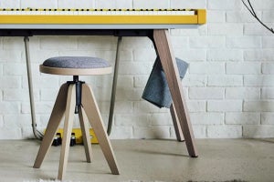 カシオ×関家具のピアノ椅子が6月8日に発売、丸い座面のモダンデザイン