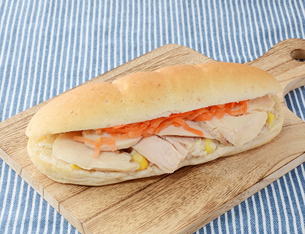 「たんぱく質が摂れる　しっとりチキン&コールスローサラダ」(397円)