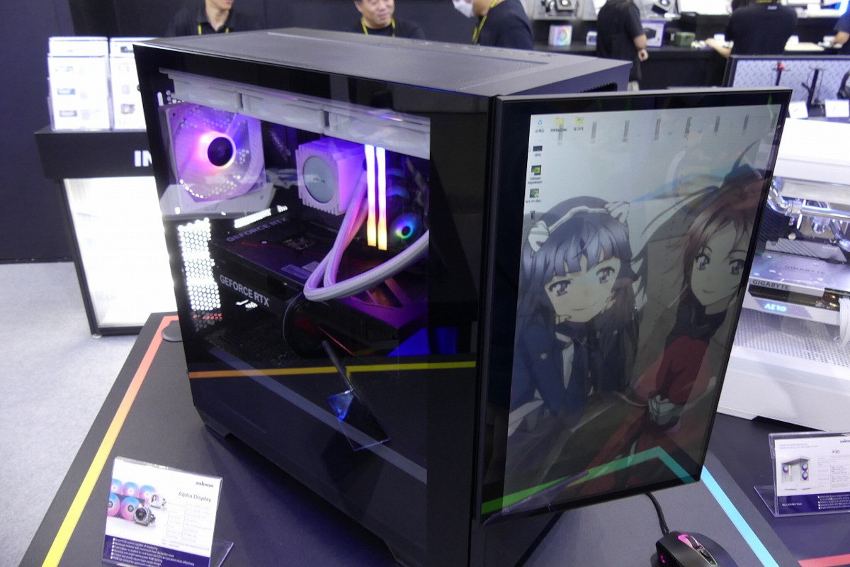 COMPUTEX TAIPEI 2023 - Zalman、フロントのほぼ全部が液晶画面の COMPUTEX TAIPEI 2023 - Zalman、フロントのほぼ全部が液晶画面の