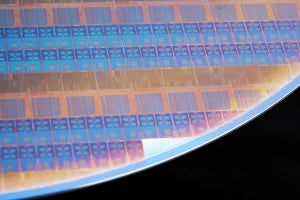 Intel、PowerViaの詳細を説明 - 試作動作に成功、Intel 20Aで実装予定の電源供給技術
