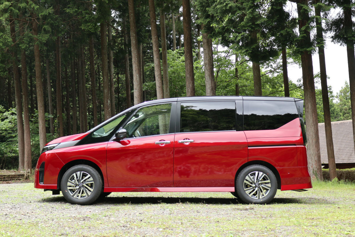 日産「セレナ」の「ルキシオン」