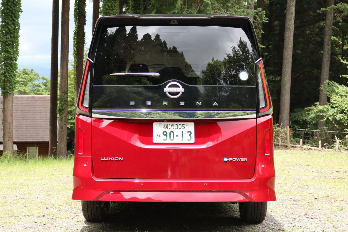 日産「セレナ」の「ルキシオン」