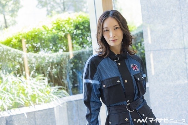『忍風戦隊ハリケンジャーでござる！シュシュッと20th anniversary』でハリケンブルー野乃七海を演じる長澤奈央