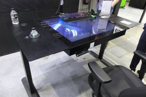 COMPUTEX TAIPEI 2023 - Lian Liの机型PCケースがさらに進化、冷えるドリンクホルダーを追加