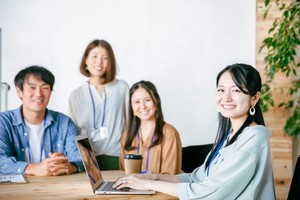 誰とでも仲良くなれる人の特徴とは? なるための方法までまとめて解説