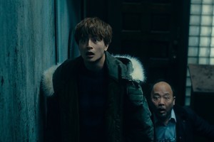 白濱亜嵐、恐怖の表情で見つめる視線の先には…『ミンナのウタ』場面写真公開