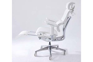 上から下まで真っ白！　メッシュ構造のワークチェア「COFO Chair」にホワイト追加