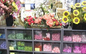 「朝日村まゆの花の会」のまゆクラフトでシルクフラワーを作るデート｜新潟の体験施設