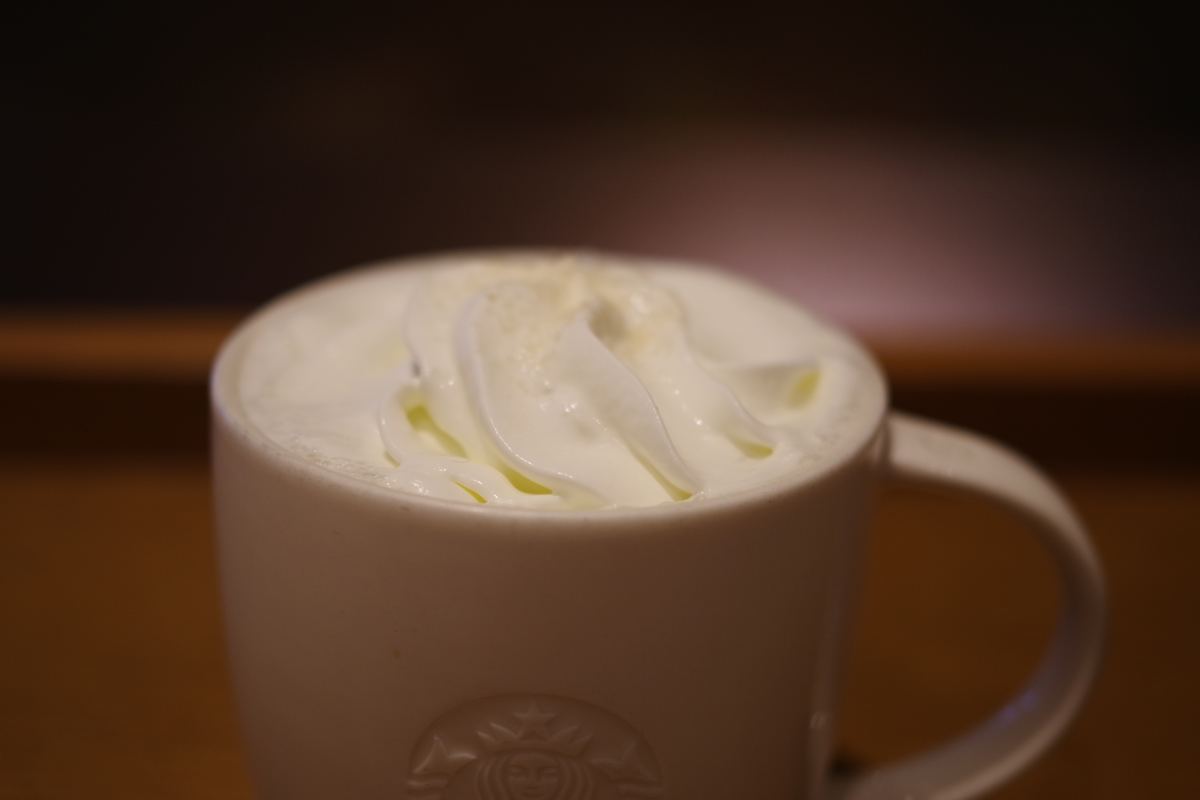 スタバのホットドリンクへのおすすめ700円カスタマイズ5選