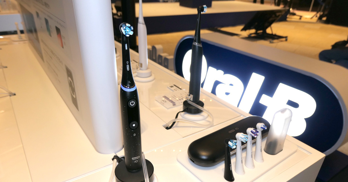 磨き方を光で導く充電器付き! 電動歯ブラシ「オーラルB iO10」日本で