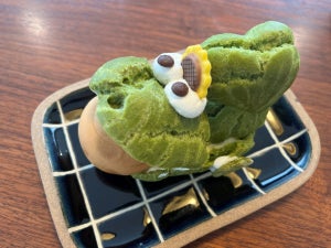 【カエル丸飲み】衝撃的な名古屋名物コラボ「ケロケロシャチボン」を名古屋人が食べてみた