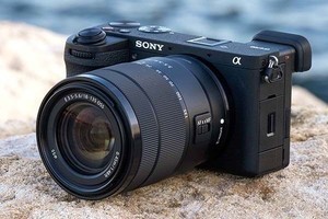 ソニー「α6700」発表　“APS-C版のα7R V”というべき高性能に