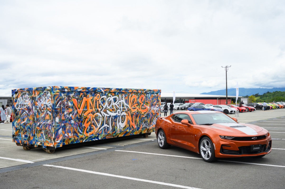 シボレー「カマロ」の限定車「VIVID ORANGE EDITION」