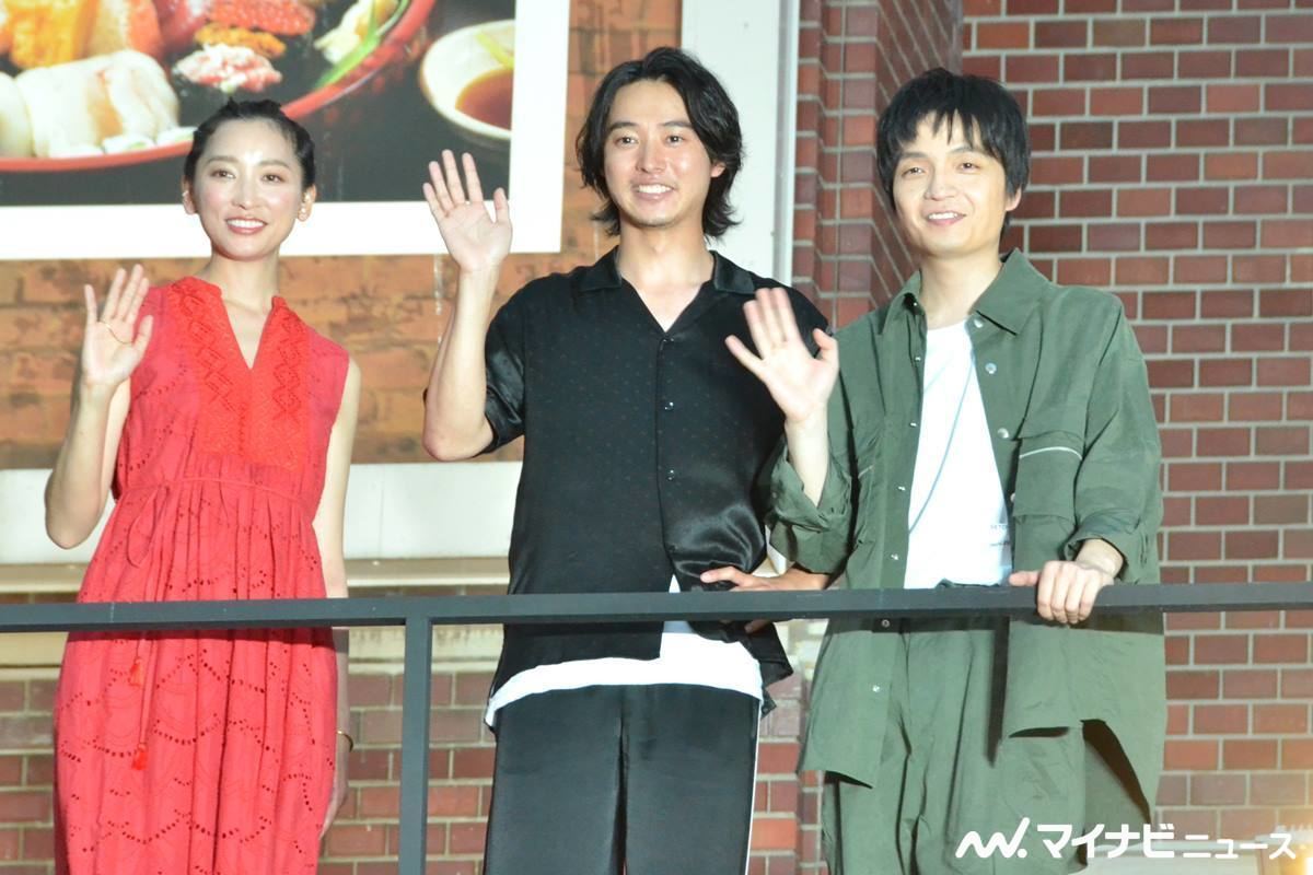 映画『キングダム 運命の炎』(28日公開)公開直前イベントに登場した(左から)杏、山崎賢人、岡山天音