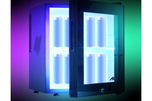 ペルチェ式で冷える、30L容量の「LED内蔵ミニゲーミング冷蔵庫」