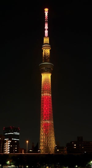 東京スカイツリー、隅田川花火大会に合わせて特別ライティング、レーザーマッピングを実施!