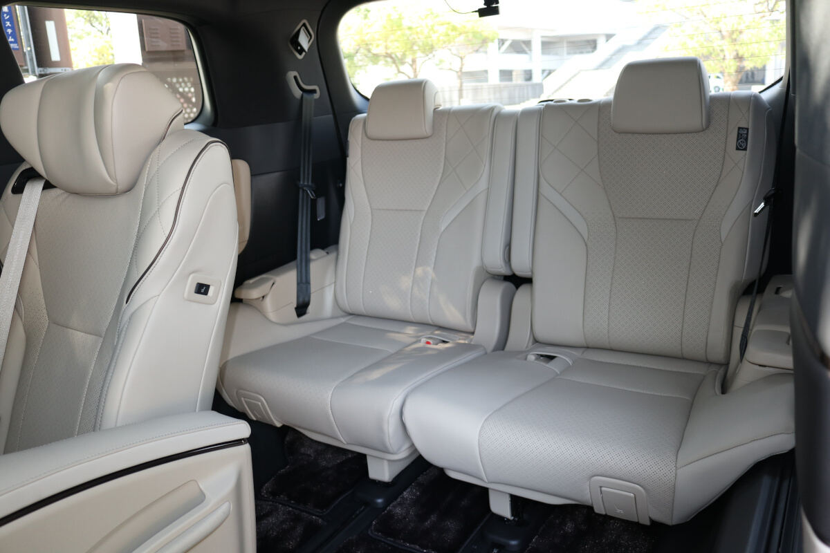 トヨタの新型「アルファード」
