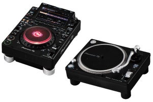 「Pioneer DJ」製品がガシャポンに登場！CDJ-3000など4製品をミニチュア化