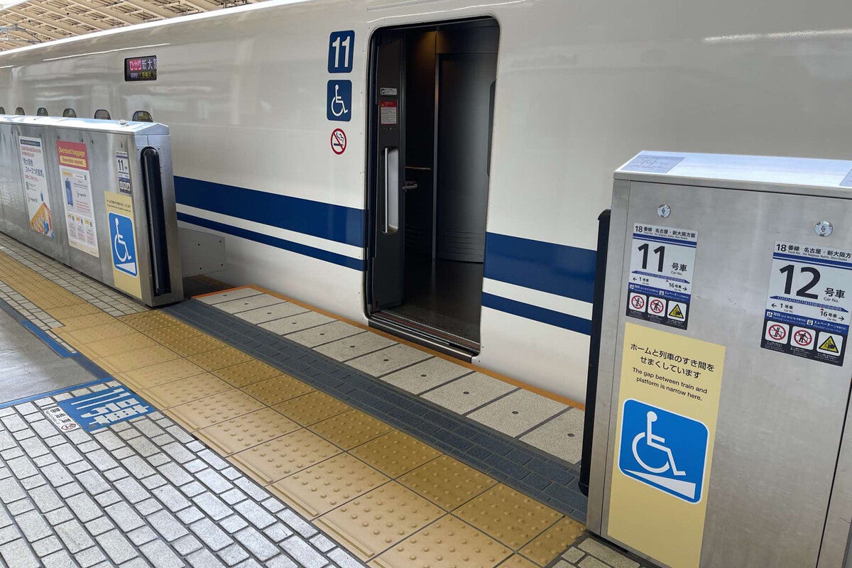 東海道新幹線 新横浜駅号車表示プレート-