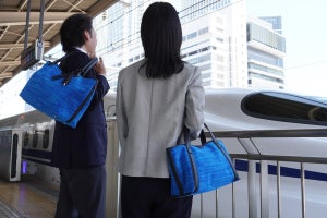 東海道新幹線N700Sの座席モケットで製作、トートバッグ2種類を発売