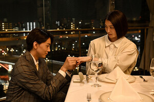 長妻怜央、岡本玲にプロポーズ・お姫様抱っこ・唇に指…『その結婚、正気ですか?』第2話
