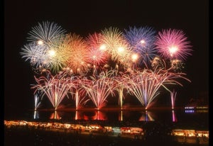 【4年ぶり復活】西日本最大級の約15,000発が打ち上がる「第364回筑後川花火大会」8月27日開催