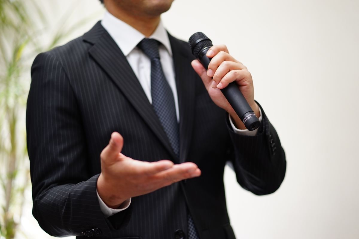 カラオケで点数が出やすい曲5選【声が低い男性向け】