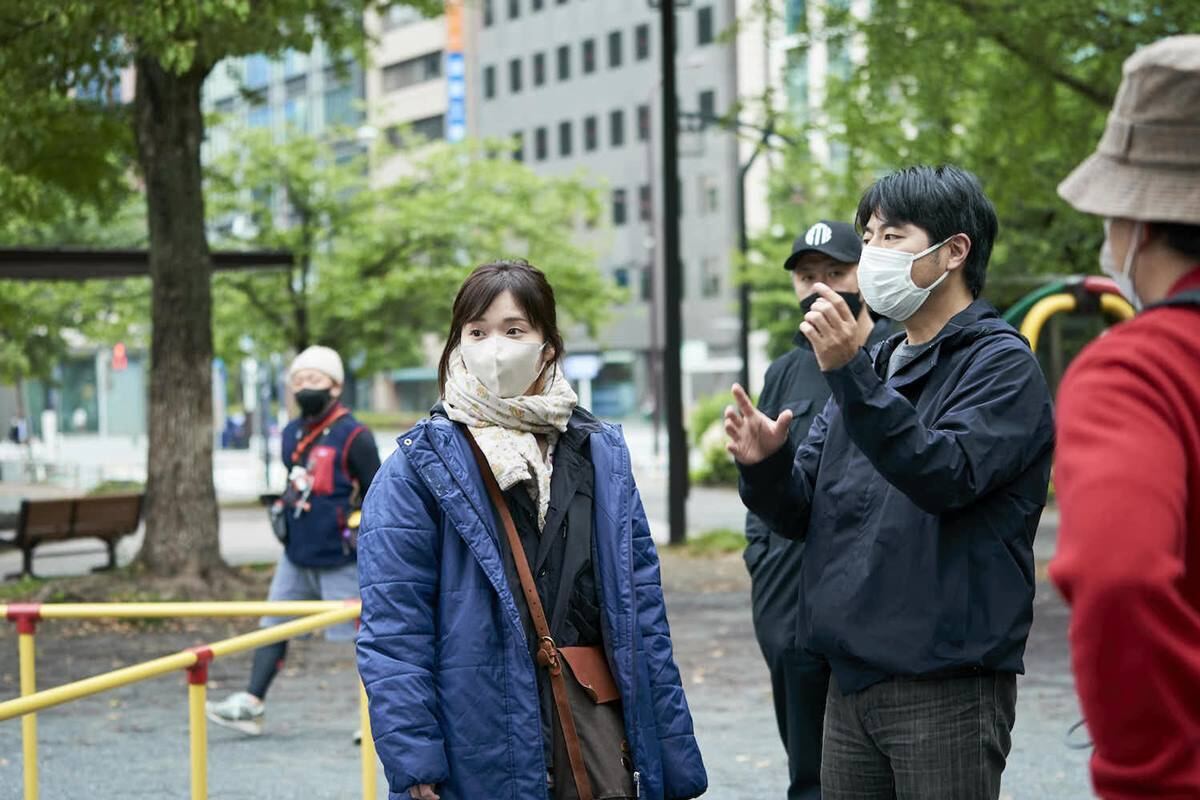 (左から)松岡茉優、石井裕也監督