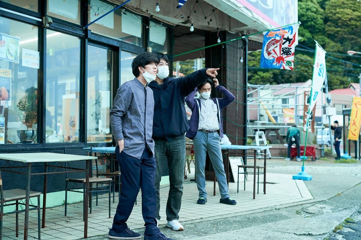 (左から)若葉竜也、石井裕也監督