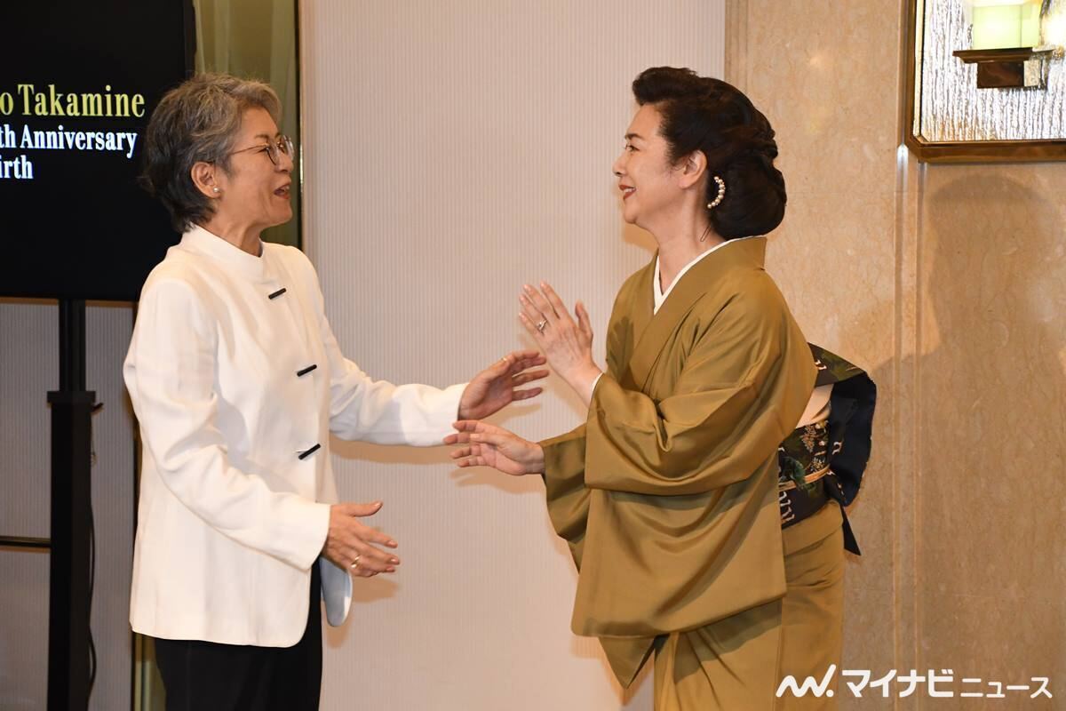 (左から)松山明美、名取裕子