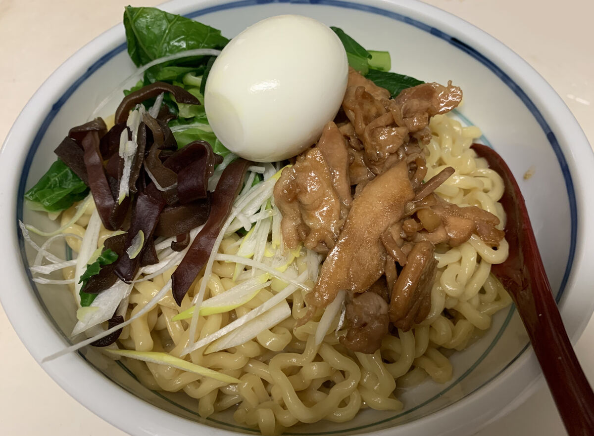 筆者がコロナ禍に自宅で食べた「おうち麺爺」。トッピングをアレンジできるのは宅配ならでは。