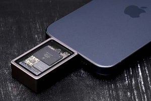 iPhone 15と相性抜群、消しゴムサイズの超小型SSD「SHARGE Disk」は買いか？