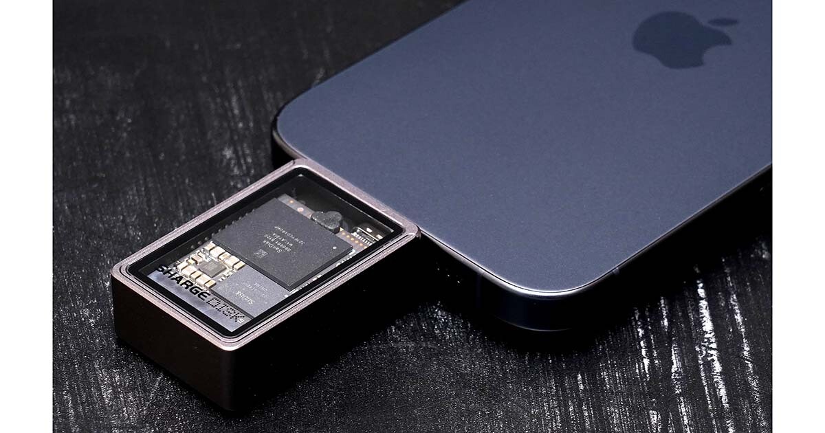 iPhone 15と相性抜群、消しゴムサイズの超小型SSD「SHARGE Disk