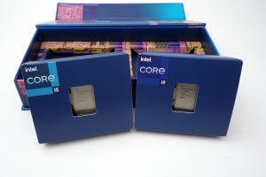 i9-14900Kは最大6GHz！ デスクトップ向け第14世代Coreの実機入手、いざ開封の儀