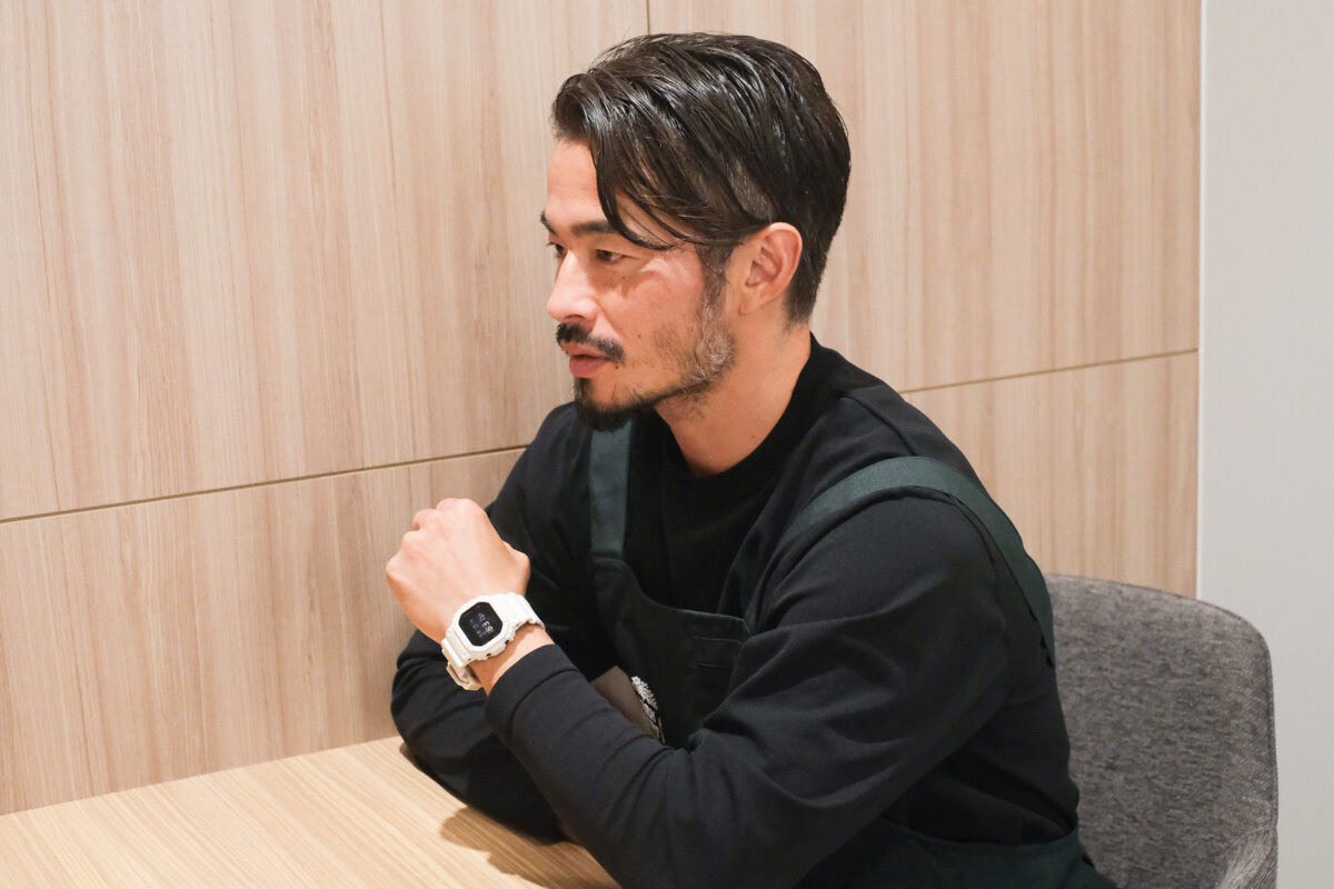 ,プロになれなかった友人が、苦労する姿を間近で見てきたのだそう