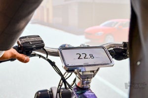 パナソニックが自転車の出会い頭事故を防ぐ車車間通信システムを開発中。もっと安心・安全な交通環境が作れる【ジャパンモビリティショー2023】