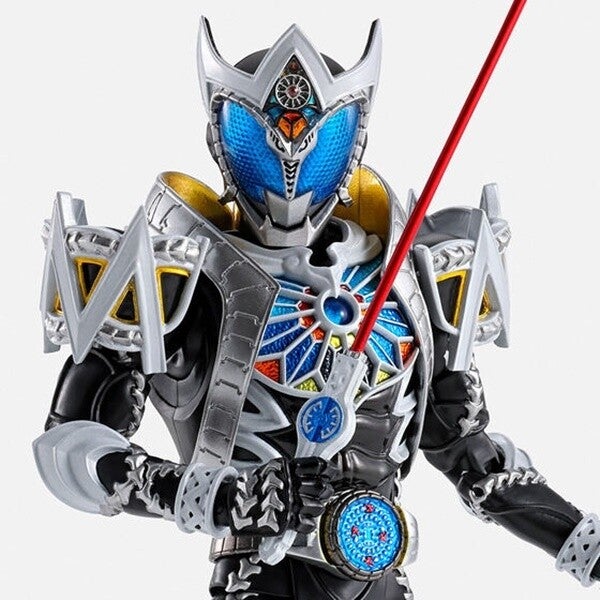 仮面ライダーキバ』仮面ライダーサガが真骨彫に登場、特徴的な装飾を