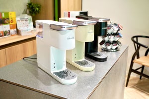 「KEURIG」コンパクトで低価格な新モデル発売 - "上島珈琲店"や"丸山珈琲"など銘店の味を1台で楽しめる、カプセル式コーヒー & ティーマシン