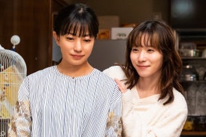 夫の彼女(松岡茉優)が妻(菅野美穂)にハグ＆キス!?『ゆりあ先生の赤い糸』