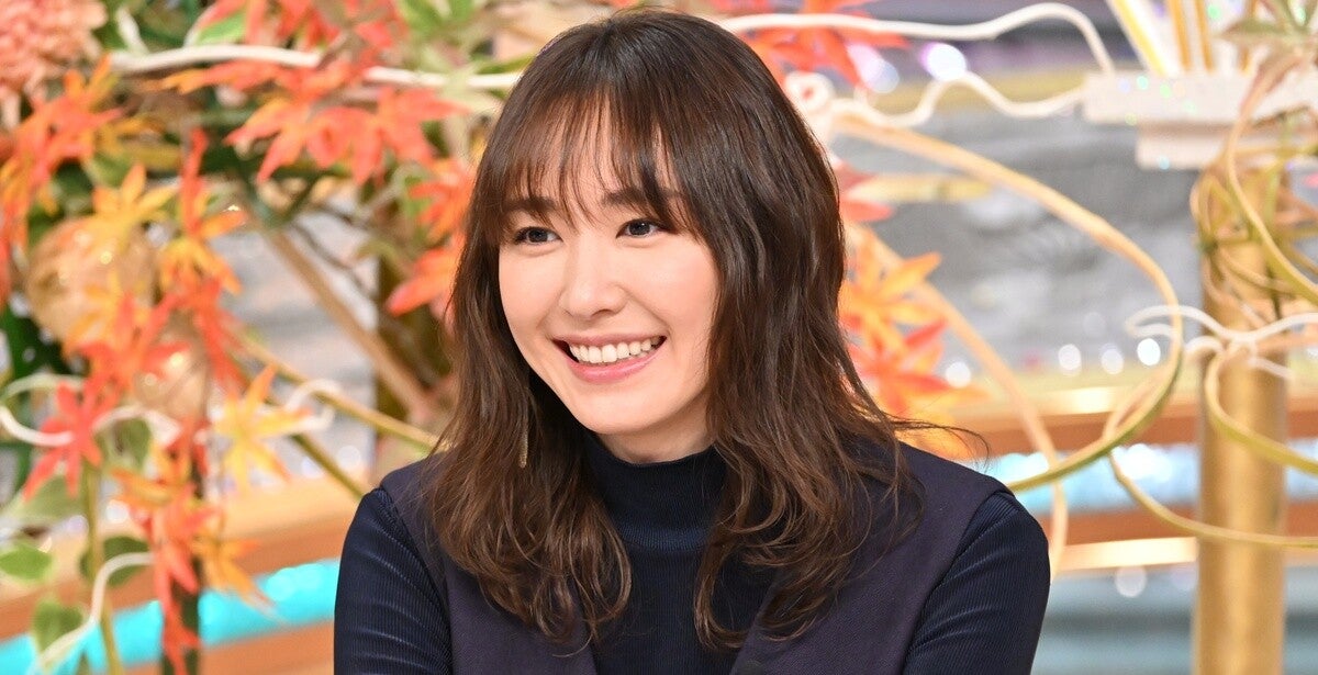 新垣結衣、「ハートの中に入ったよポーズ」披露 歓声受け照れまくる：マピオンニュース