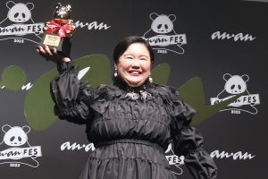 やす子、黒ドレス姿でanan AWARD授賞式登壇「“穴掘り”での受賞の次がまさか…」