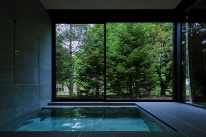 軽井沢にスモールラグジュアリーリゾート「ふふ」が2軒同時オープン! 全室に客室温泉付き