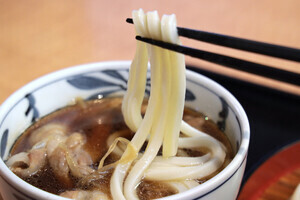 【実食レポ】安くなったのにウマくなった!? リニューアルした久兵衛屋の「肉つけ汁うどん」をさっそく食べてみた結果……