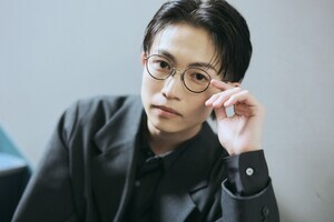 綱啓永、久々の黒髪＆メガネ姿に違和感も「今はしっくり!」 連ドラ単独初主演の心境や役作り語る