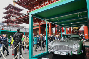 浅草寺にアストンマーティンの名車・稀少車が大集結! 投票で選ばれたのは?